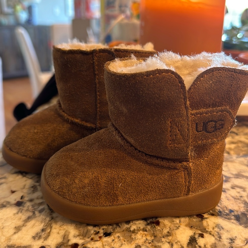 Baby Girl Ugg Boots Size 2/3 Good Used Condition
